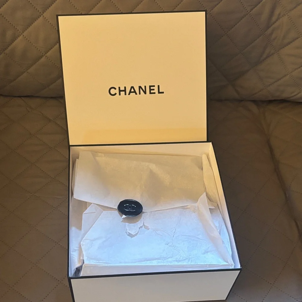 CHANEL Classic Empty White Box in Black/White and Empty Sun Glasses box